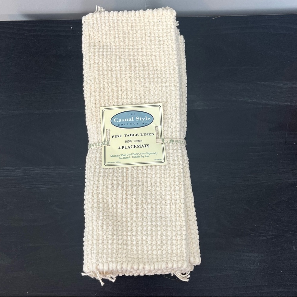NWT set of 4 100% cotton The Casual Collection ivory fringe trimmed placemats.